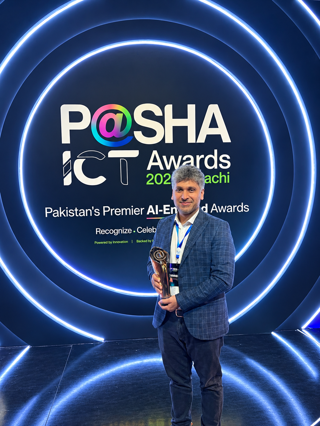 Ayaz Malik receiving the P@SHA ICT Awards 2026 Gold Award for StoreSignal